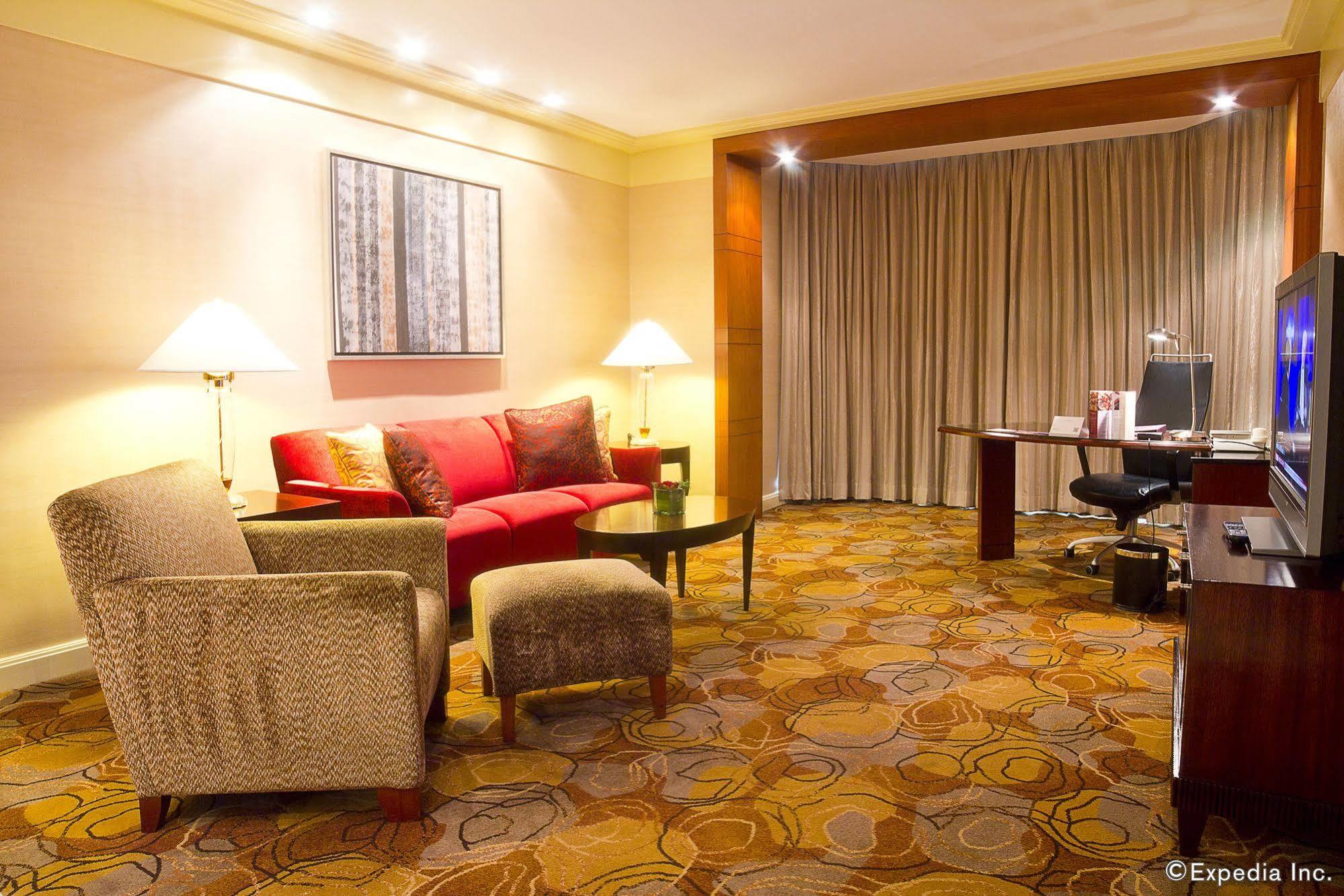 New Coast Hotel Маніла Екстер'єр фото A suite at the hotel